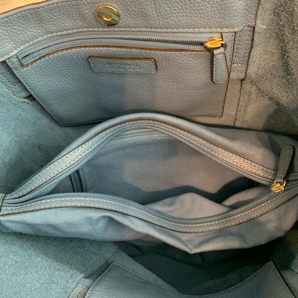 Michael Kors shoulder bag. - Picture 5 of 12